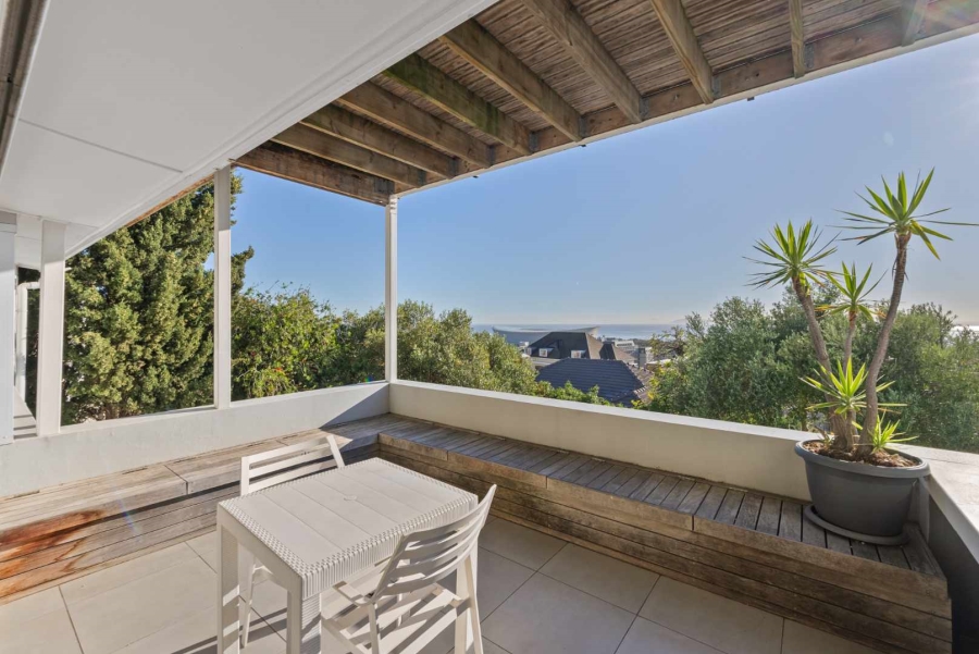 5 Bedroom Property for Sale in Green Point Western Cape